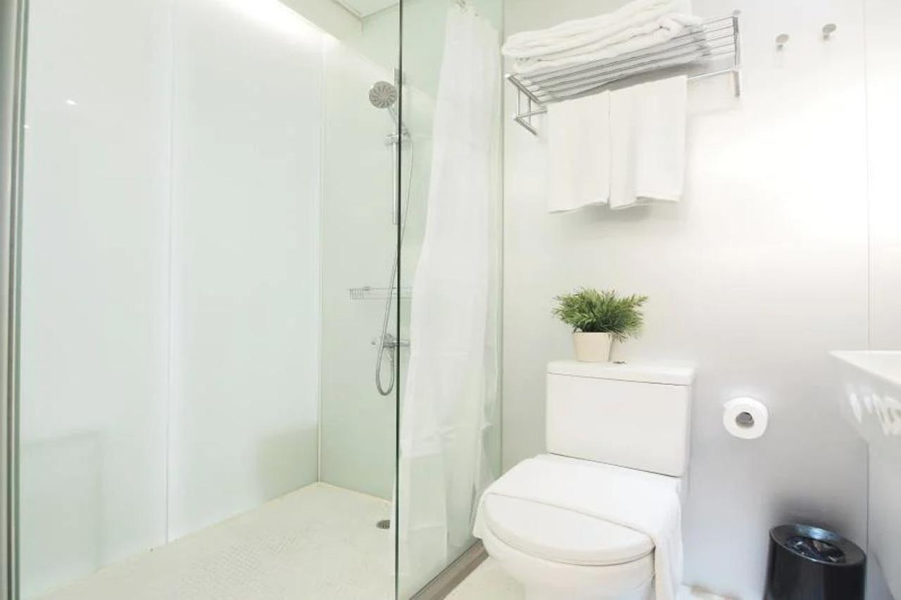 60 West Hotel Хонконг Екстериор снимка
