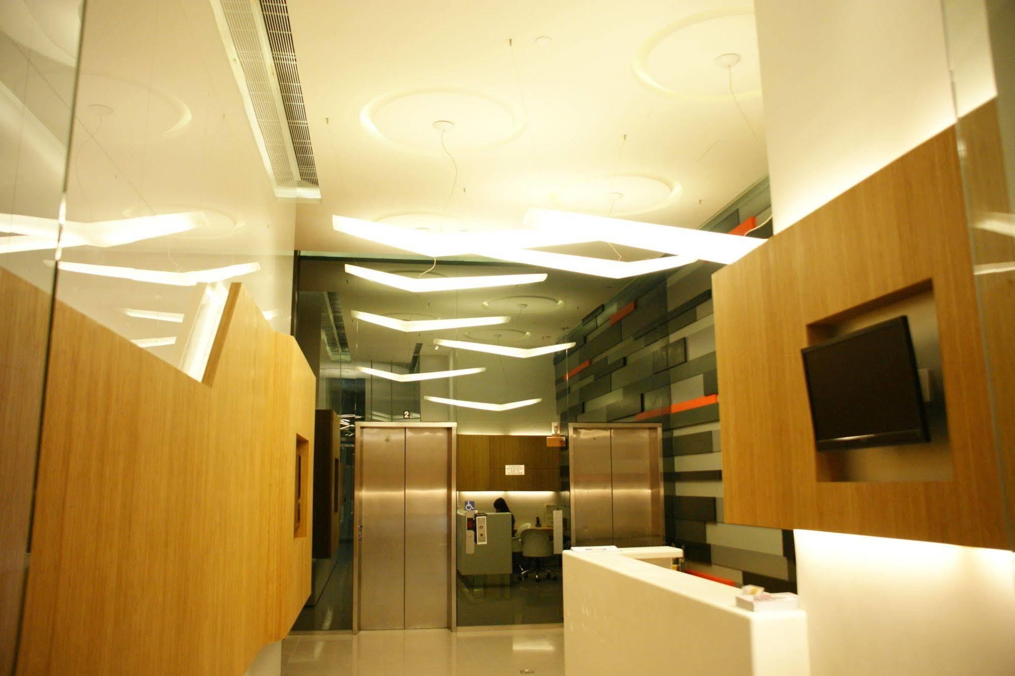 60 West Hotel Хонконг Екстериор снимка