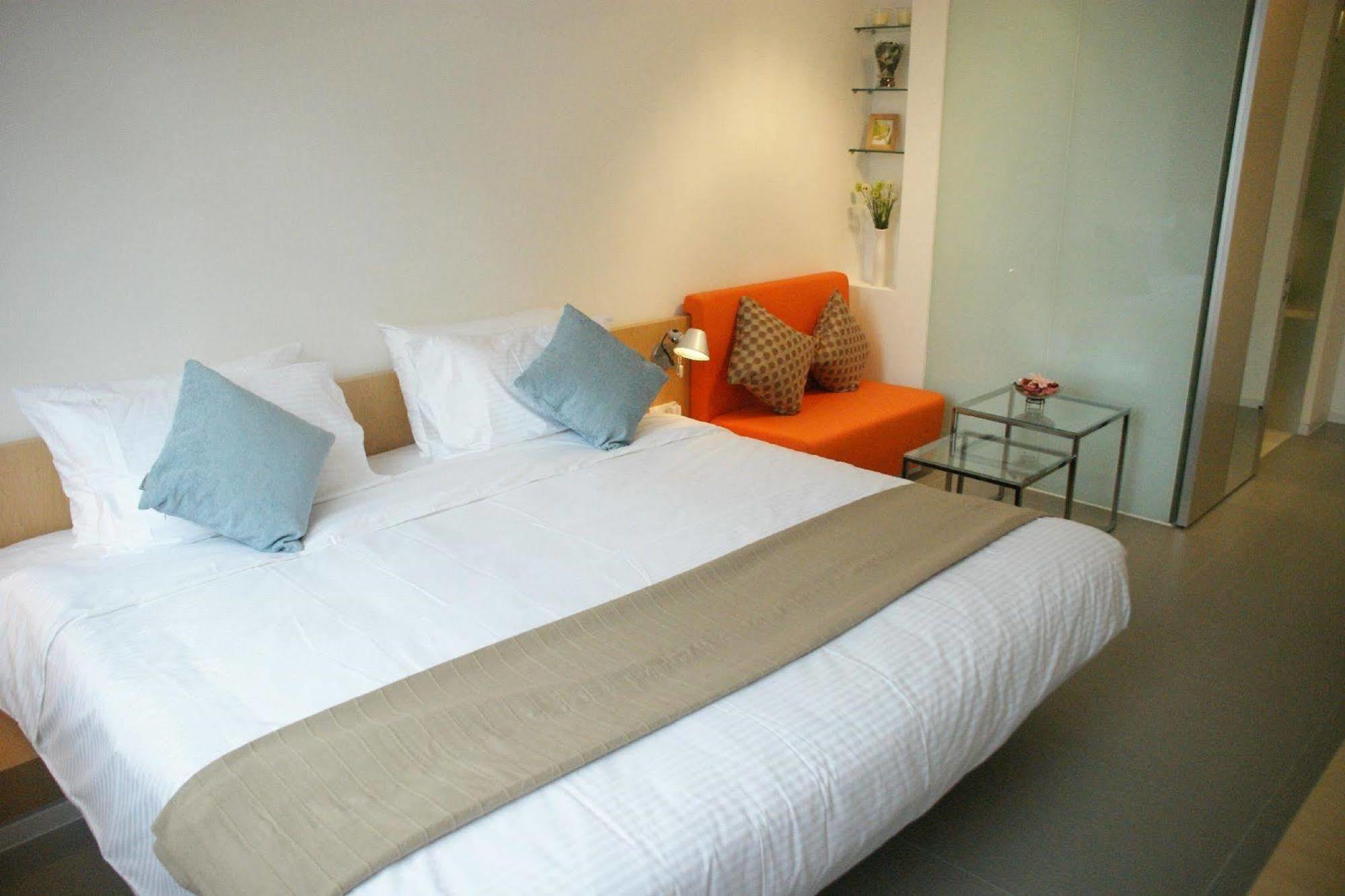 60 West Hotel Хонконг Екстериор снимка