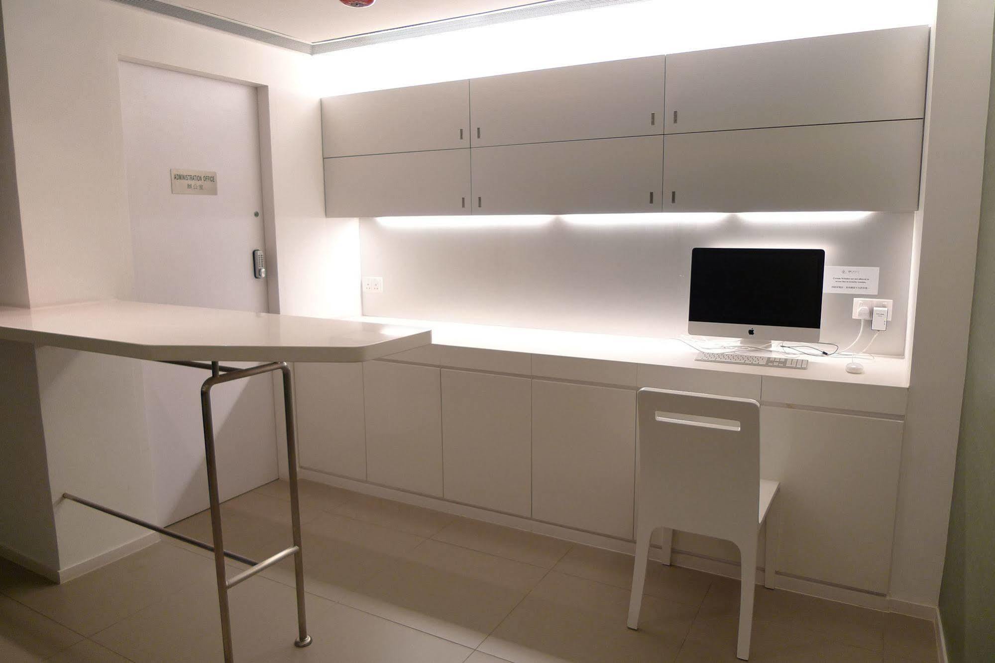 60 West Hotel Хонконг Екстериор снимка