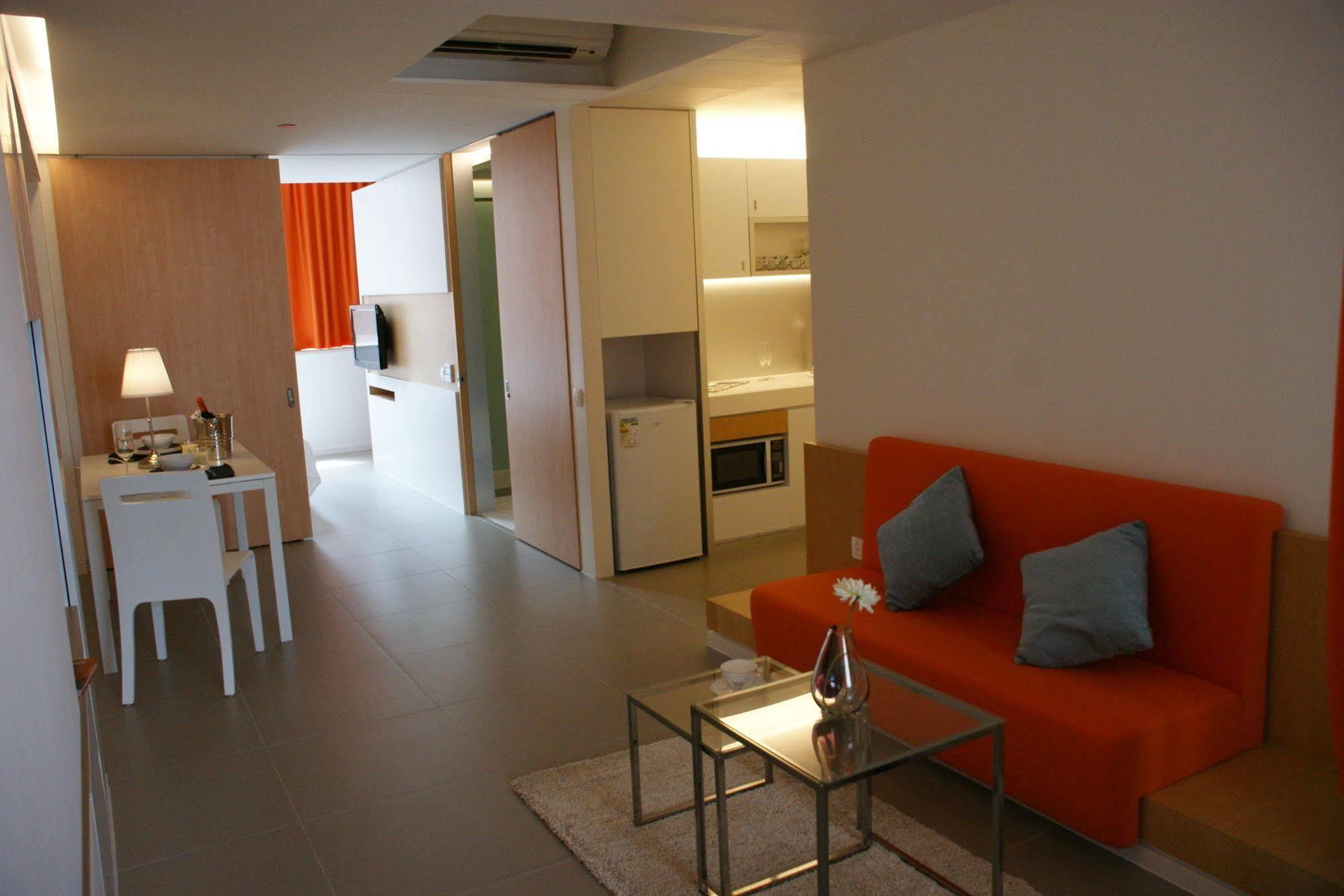60 West Hotel Хонконг Екстериор снимка